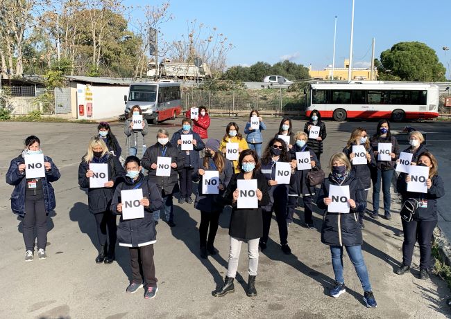 flash mob kyma mobilità no violenza donne